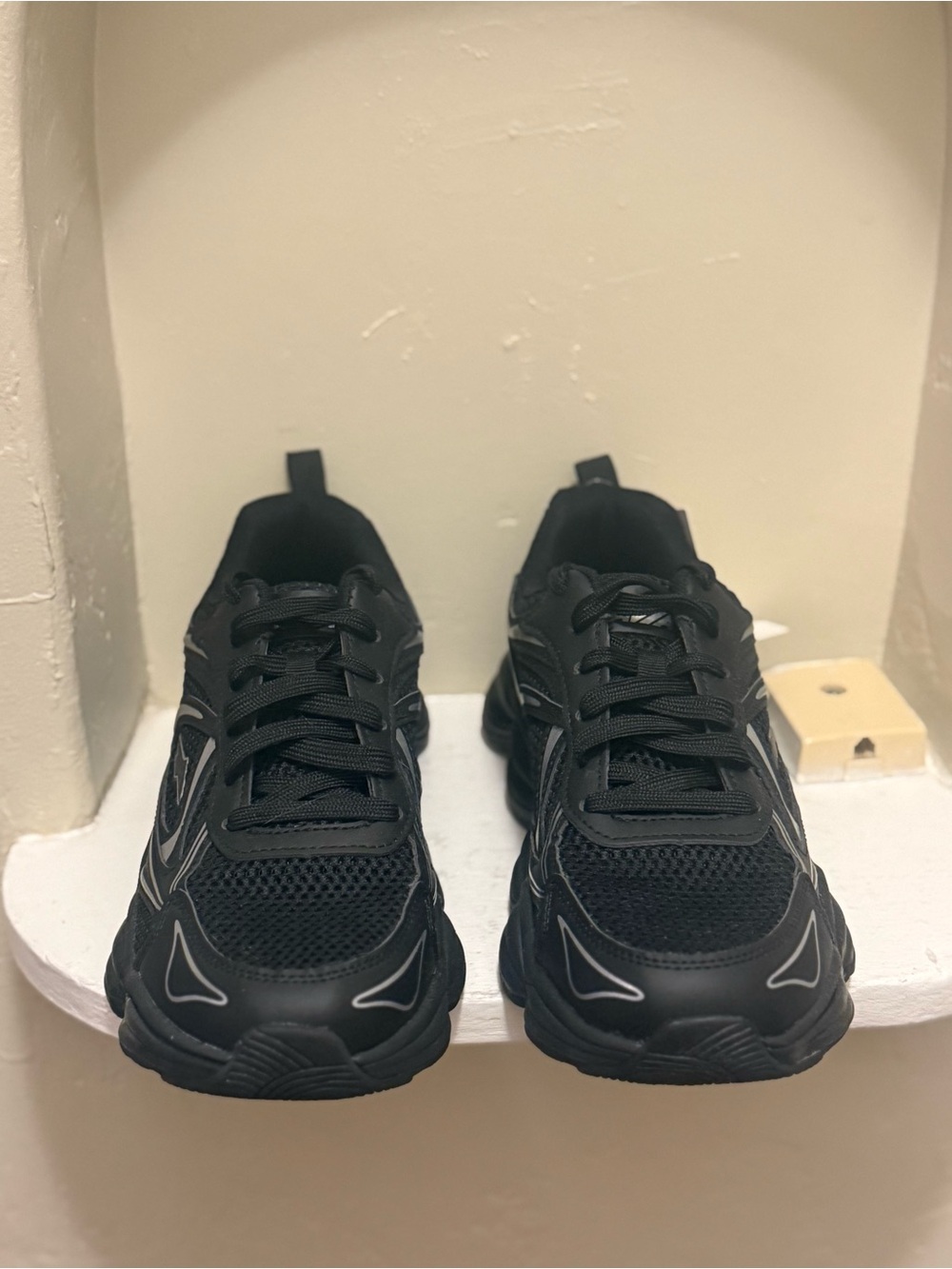 Avia Men's bubble Sneakers Size 9